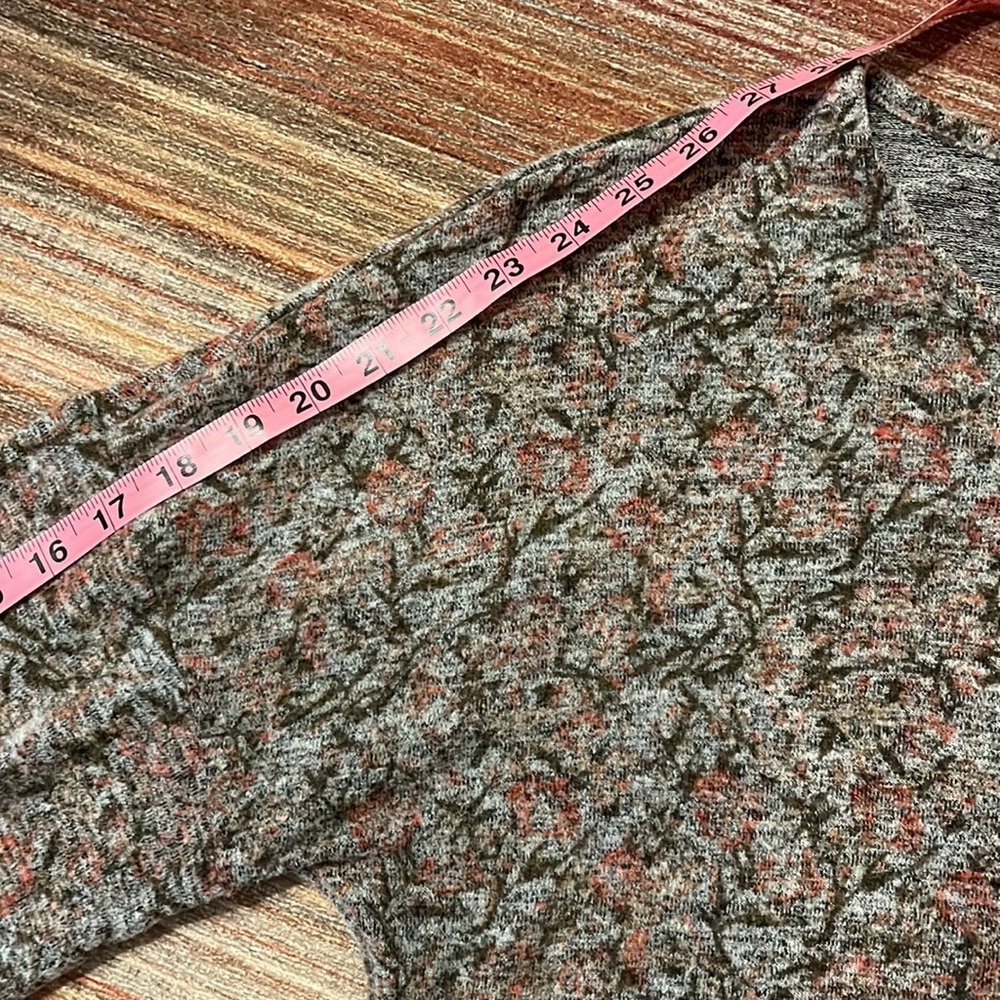 Women's Multicolor Sweater - Picture 7 of 10